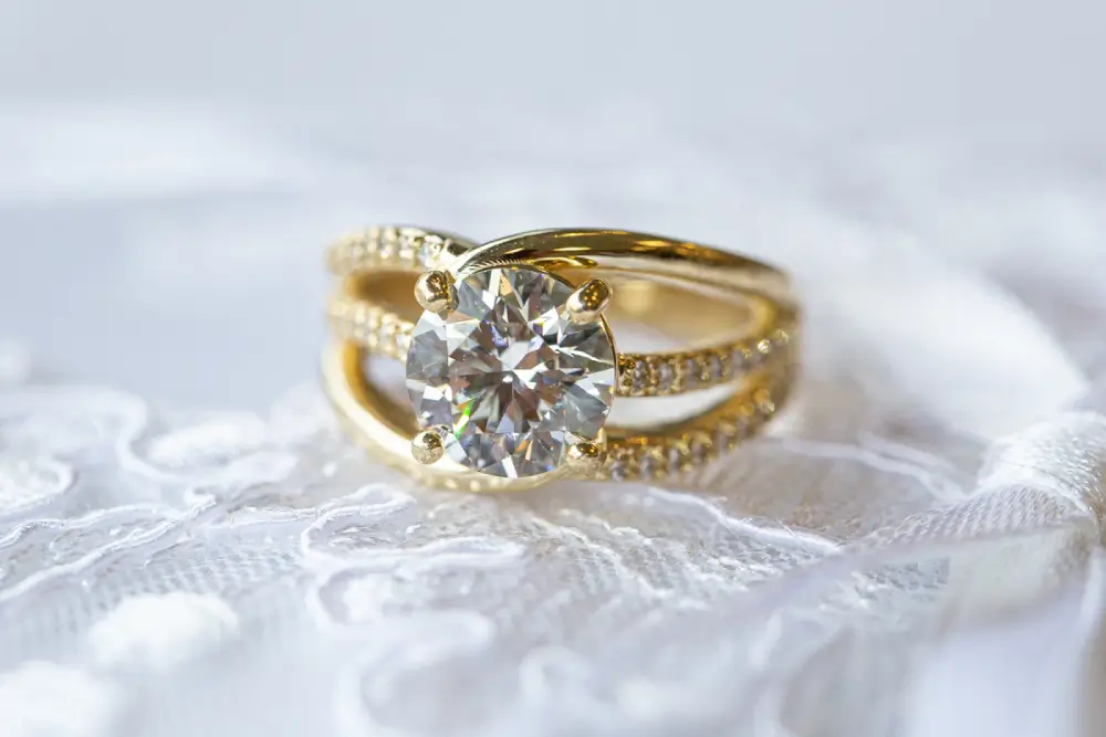 A gold ring with a diamond on top of it.